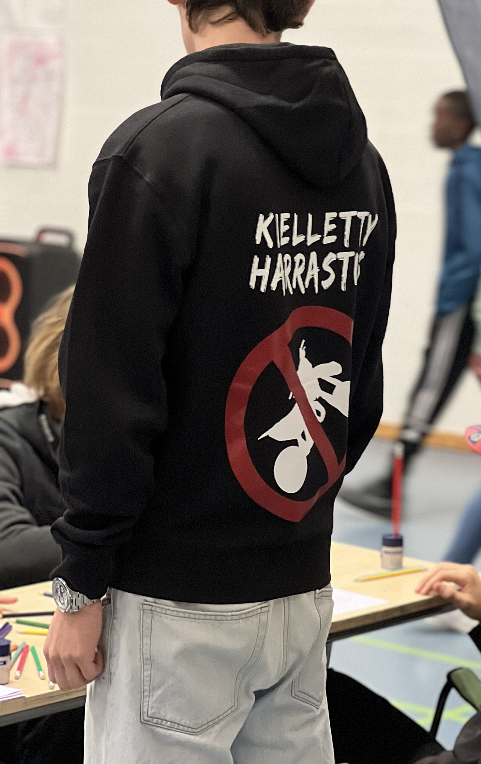 Kielletty harrastus 2026 -huppari - Image 2