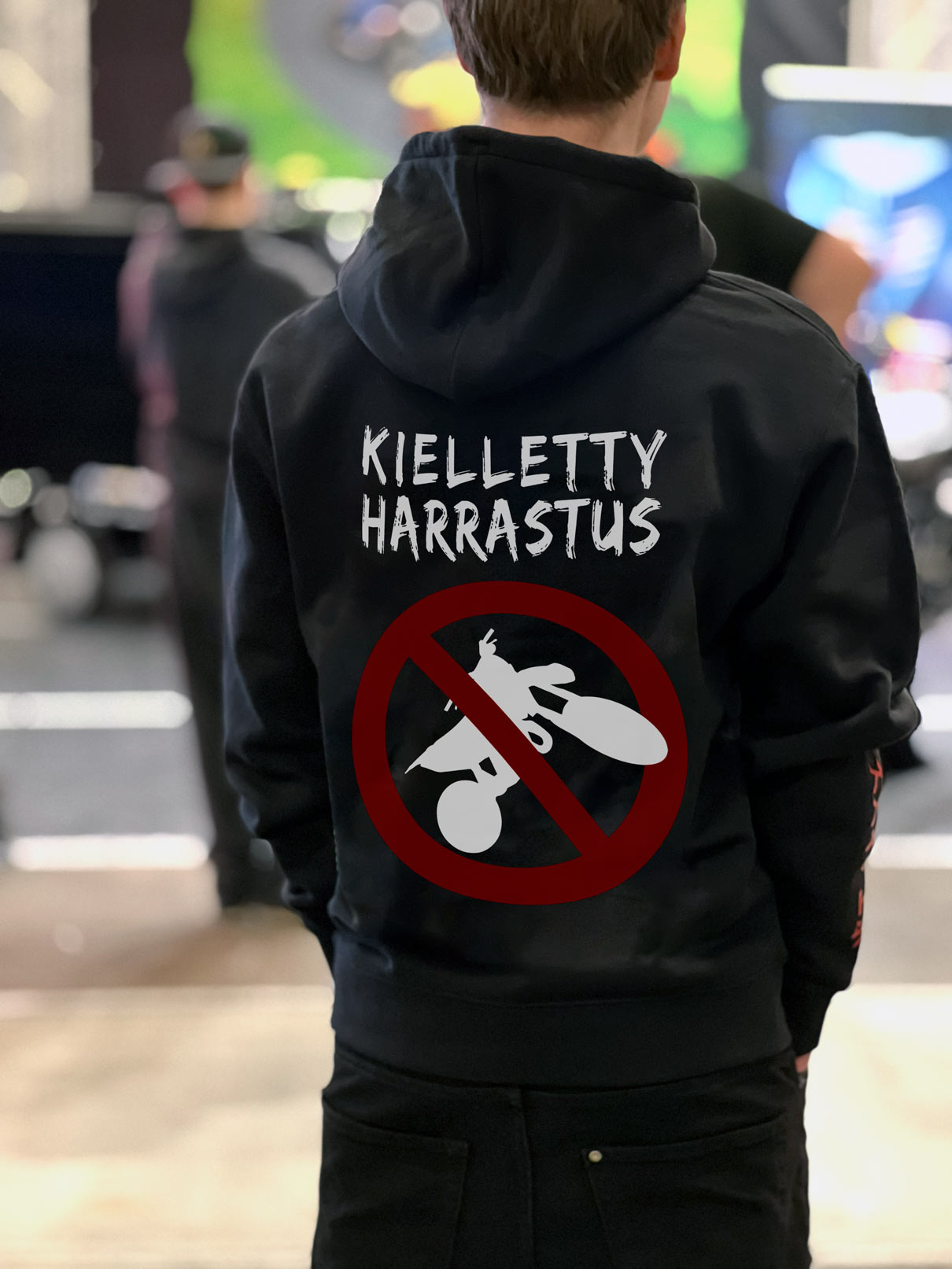 Kielletty harrastus 2026 -huppari